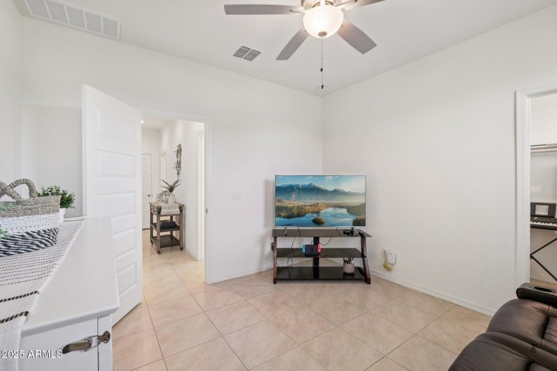 21-web-or-mls-E Pivot Peak-S0611-021