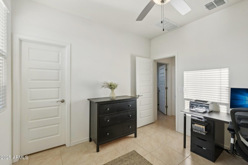 23-web-or-mls-E Pivot Peak-S0611-023