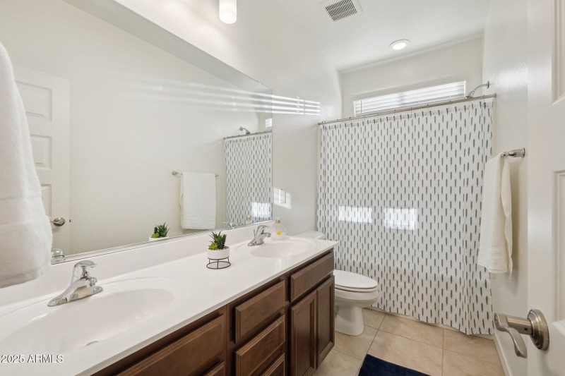 25-web-or-mls-E Pivot Peak-S0611-025