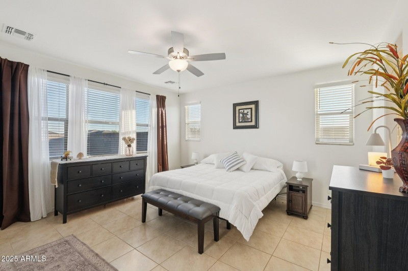 31-web-or-mls-E Pivot Peak-S0611-031