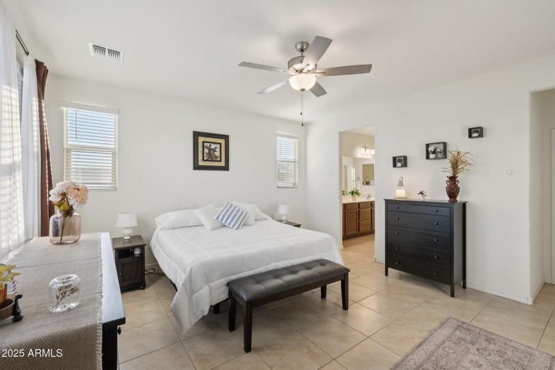 33-web-or-mls-E Pivot Peak-S0611-033