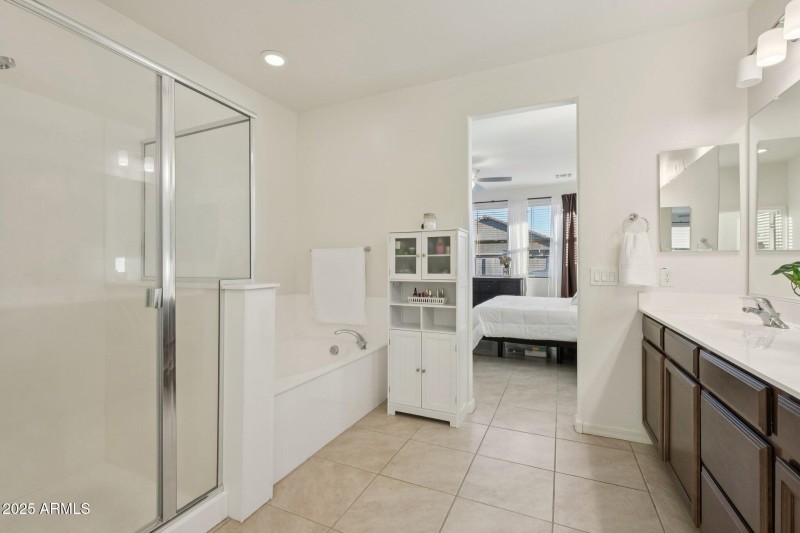 35-web-or-mls-E Pivot Peak-S0611-035