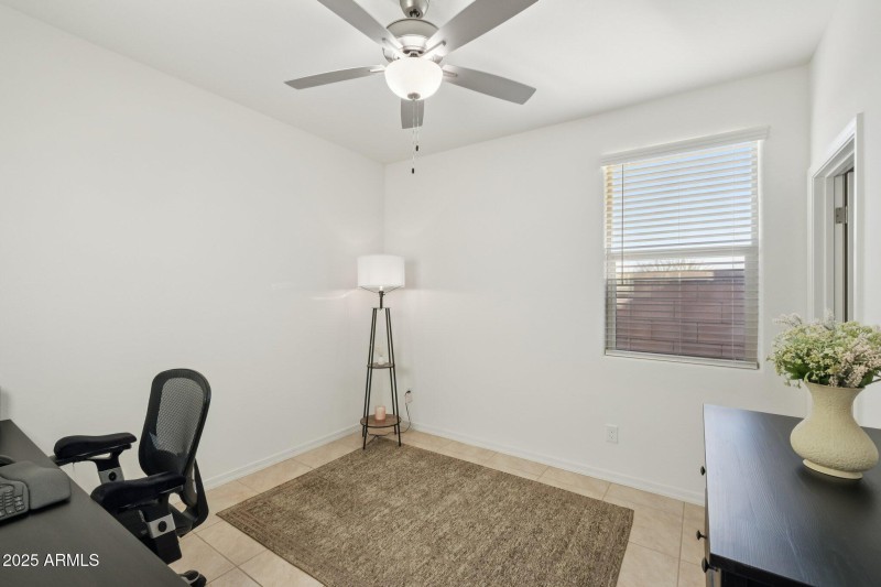 37-web-or-mls-E Pivot Peak-S0611-037