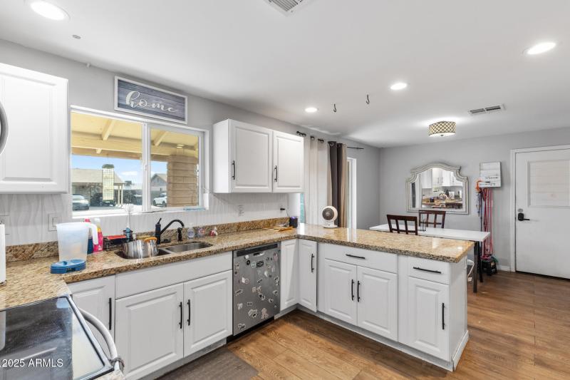 Updated kitchen and dining