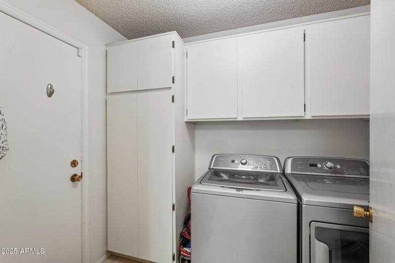 24-web-or-mls-W Countryside Dr-S0611-024