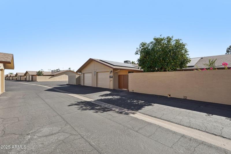 40-web-or-mls-W Countryside Dr-S0611-040