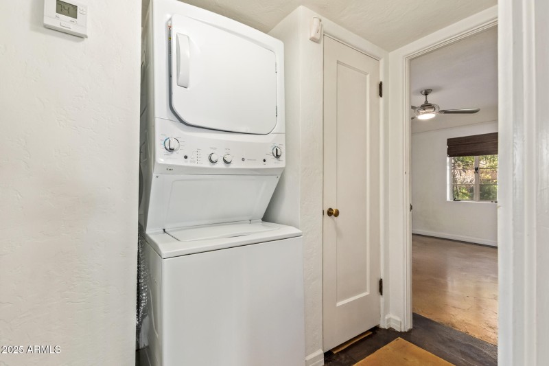 Stacked washer/dryer