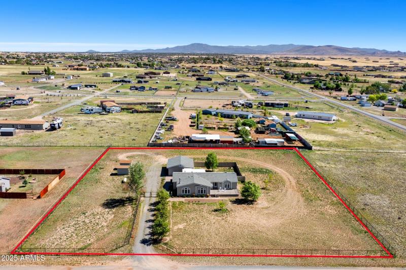 Fantastic 2 acre horse property!