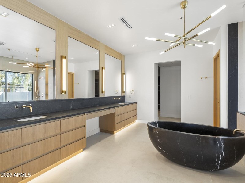 041_Primary Bathroom