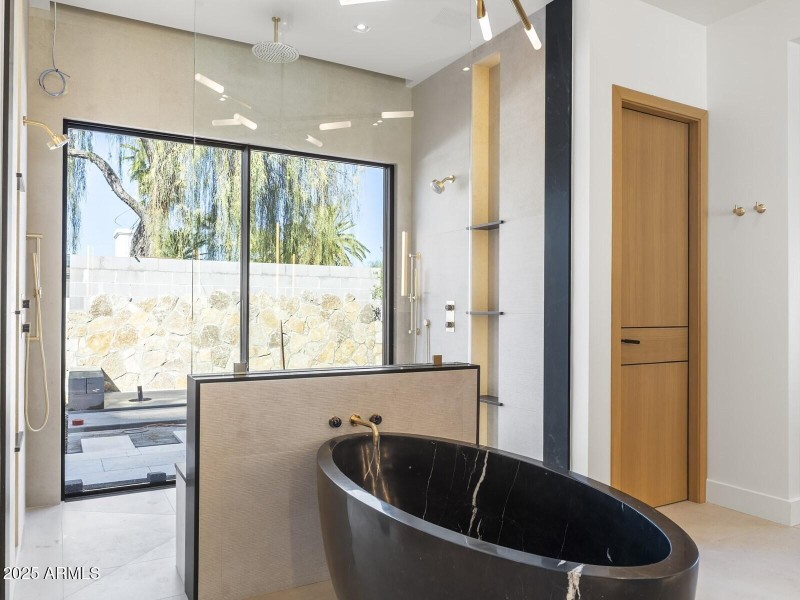 047_Primary Bathroom