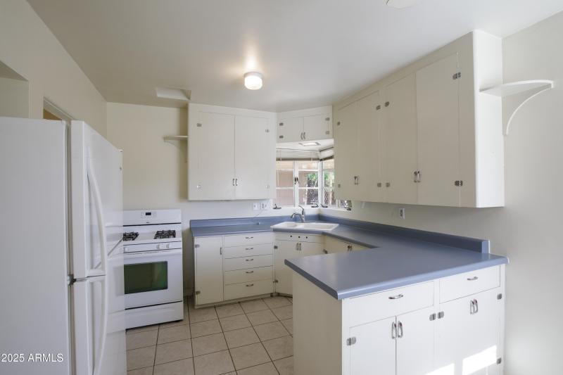 330 Medlock Pic 19- Retro Kitchen