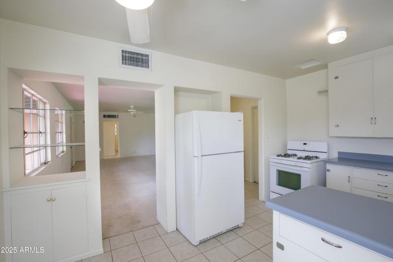 330 Medlock Pic 21- Retro Kitchen