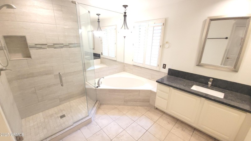 Lakeshore Mstr Bath 2