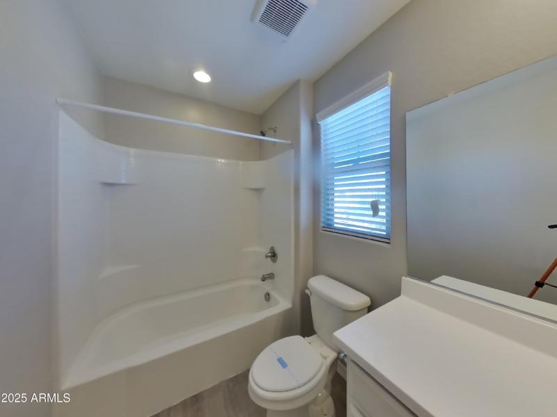 9_pc_emD4hEz6ut_olNrSt91yf_layout_0