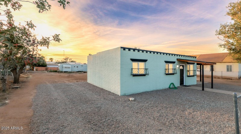 50644 N 1st St Aguila Home-5