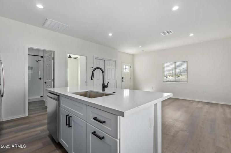 dea74f0c43c178b80ecaa2e29531ab24-uncropp