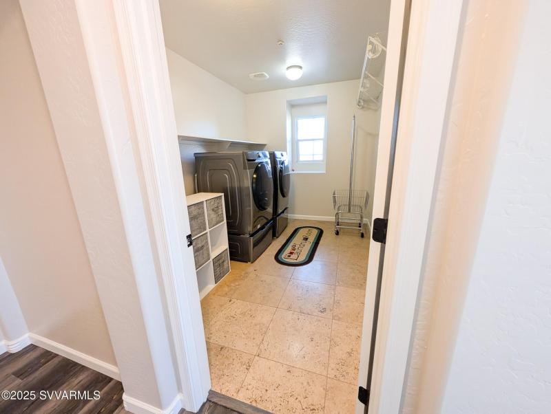 Laundry Room (3)