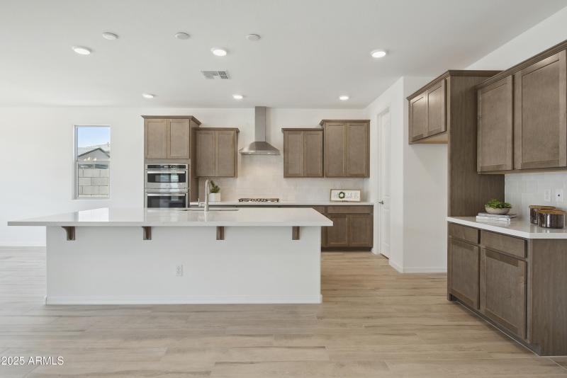 BEAUTIFUL GOURMET KITCHEN