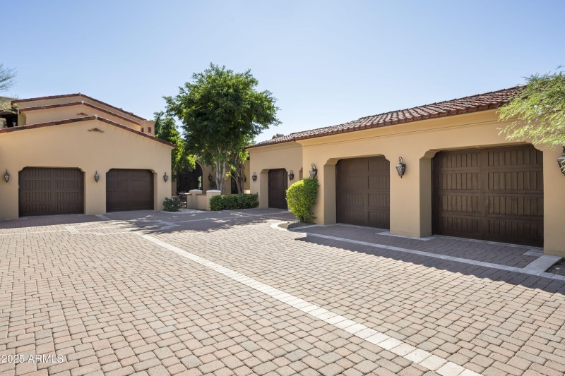 6 car garage auto court