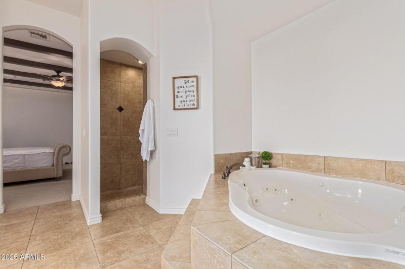 Owners Suite - soaking tub