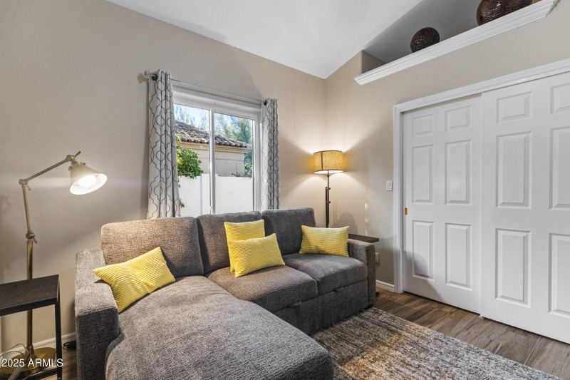 10115 E Bella Vista Dr-31