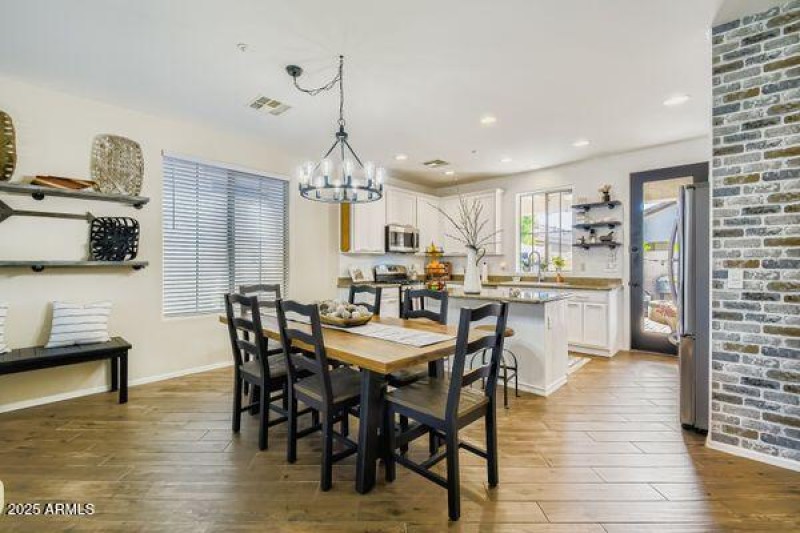 7419 W. Palo Brea Ln. Dining