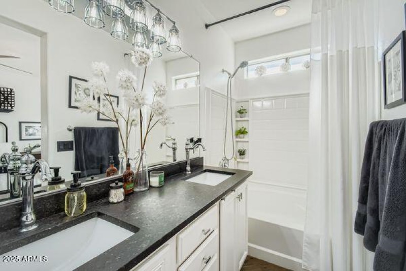 7419 W. Palo Brea Ln. Master Bathroom