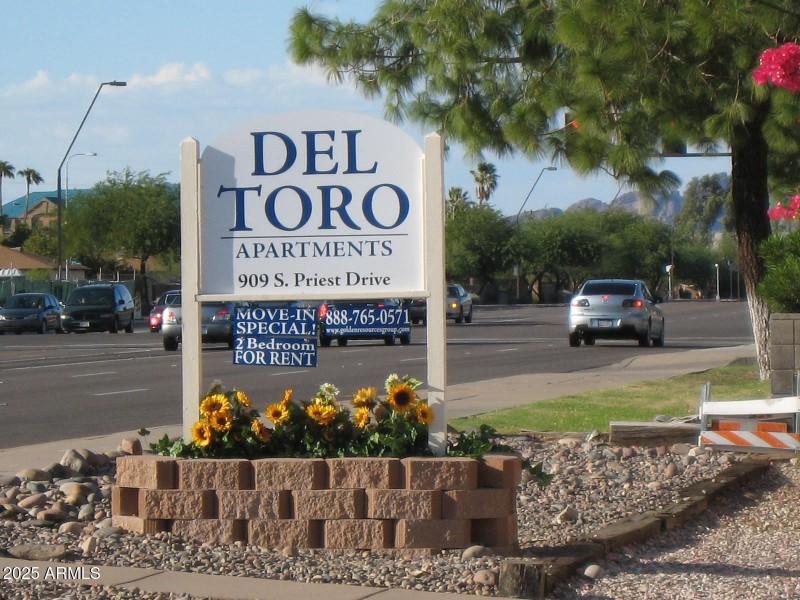 Del Toro Sign