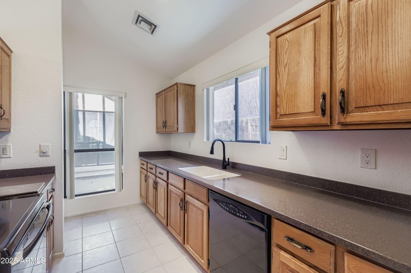 7113 W Julie Dr - MLS Sized - 005 - 07 K