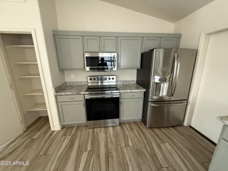 9009B343-8707-44ED-9EC6-4A0F86353221