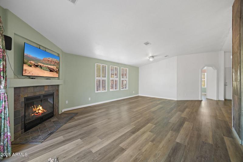 12-web-or-mls-42210-n-castle-hot-springs