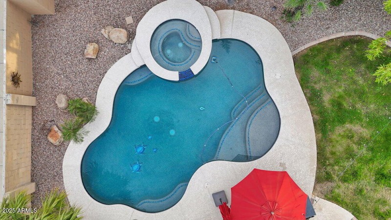 008_75-web-or-mls-dji_20251103165528_075