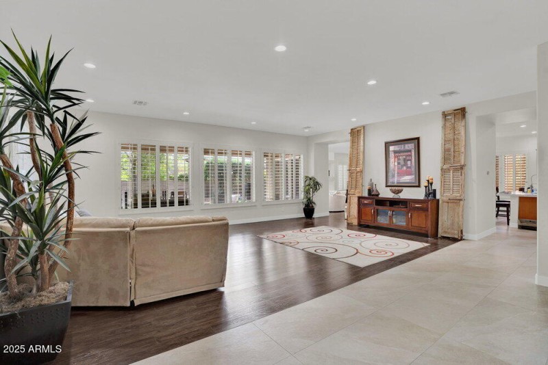 011_10-web-or-mls-2209_leo_place-6_974