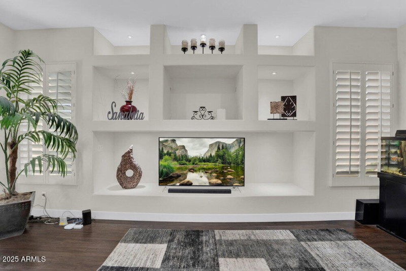 014_16-web-or-mls-2209_leo_place-14_737