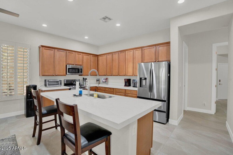 017_19-web-or-mls-2209_leo_place-16_448