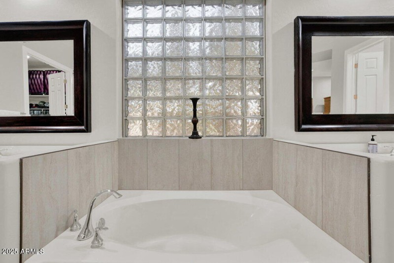 032_37-web-or-mls-2209_leo_place-37_15