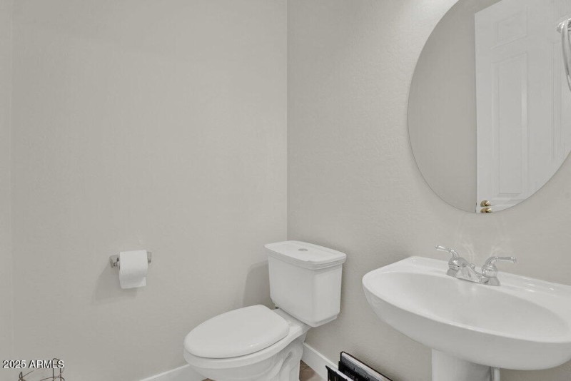 035_40-web-or-mls-2209_leo_place-42_53