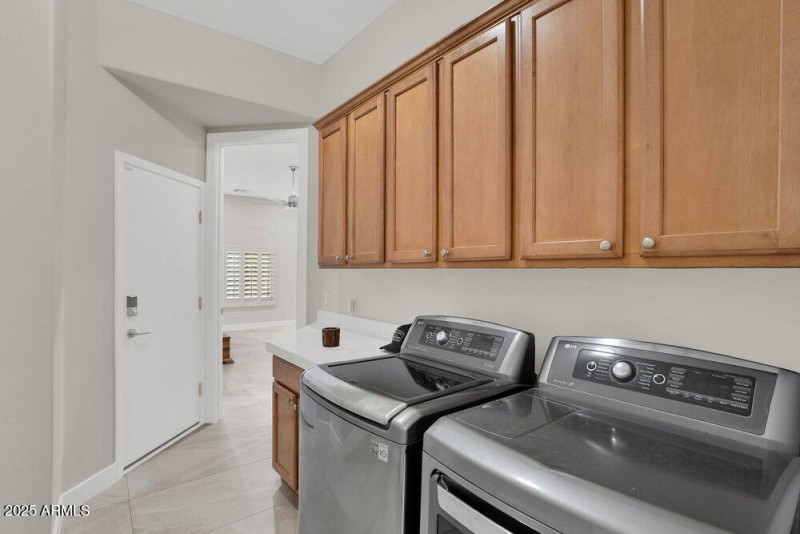 044_54-web-or-mls-2209_leo_place-55_332