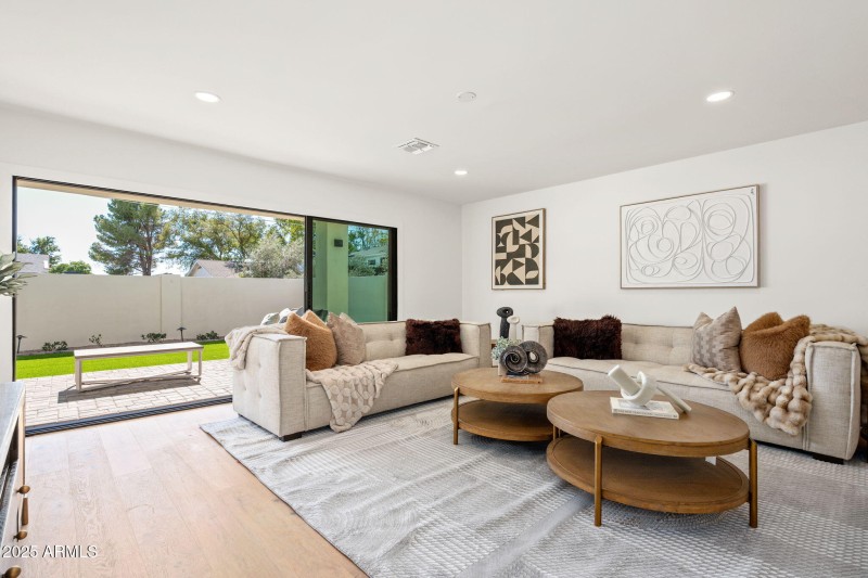 4333 E Fairmount Ave - 16