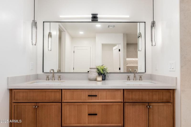 4333 E Fairmount Ave - 24