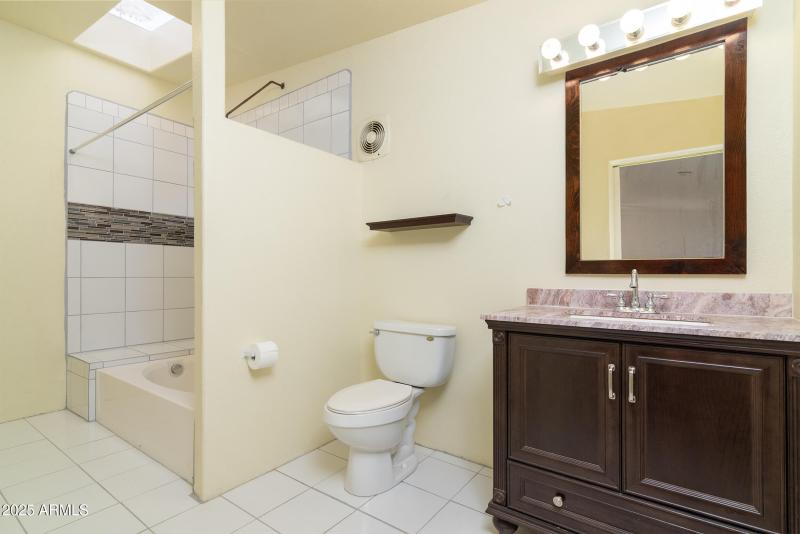 Guest suite Bathroom