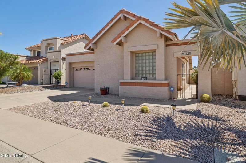 2-web-or-mls-9125-e-captain-dreyfus-ave