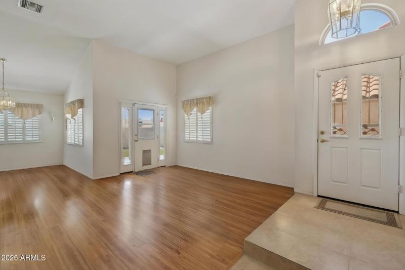 8-web-or-mls-9125-e-captain-dreyfus-ave