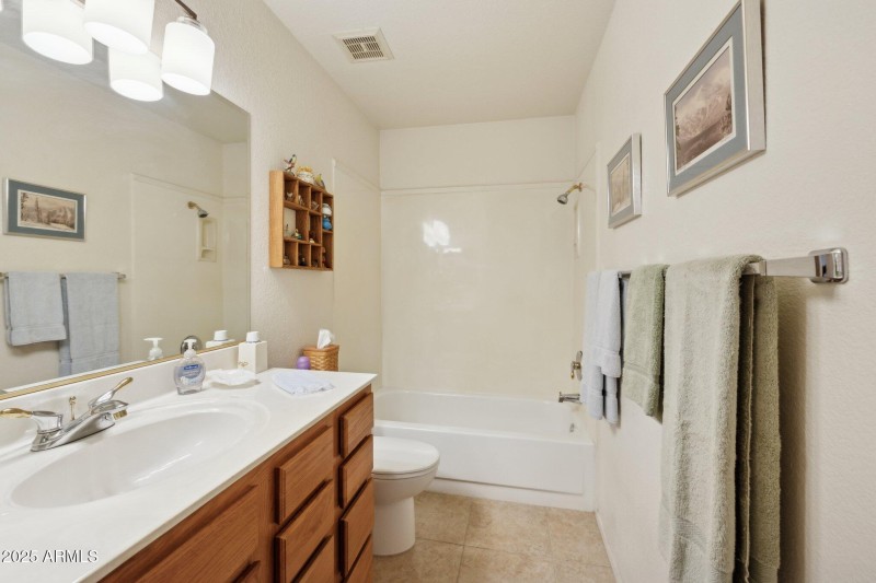 36-web-or-mls-9125-e-captain-dreyfus-ave