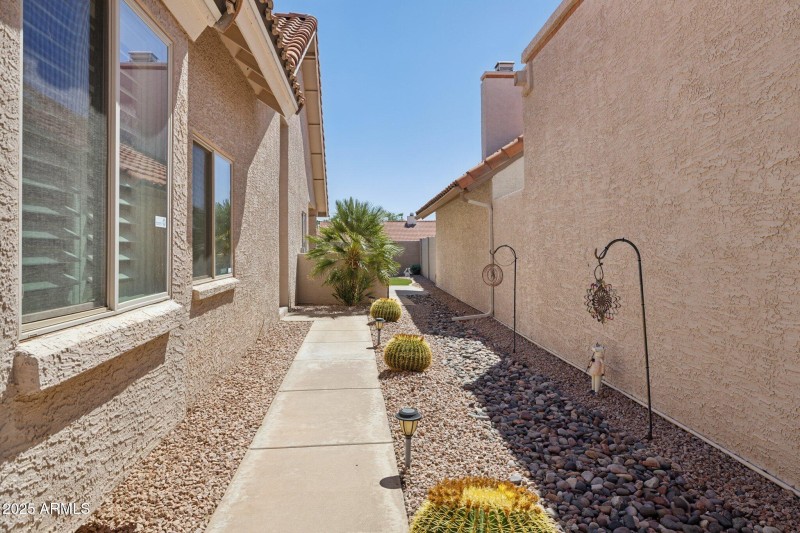 43-web-or-mls-9125-e-captain-dreyfus-ave