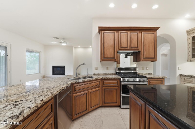 722 W Moon Valley Dr-08