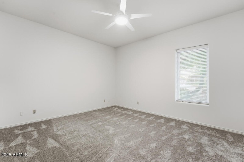 722 W Moon Valley Dr-16