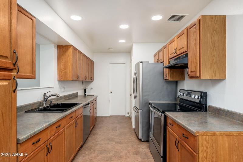 3215 W Sharon Ave, 11-06 - 03