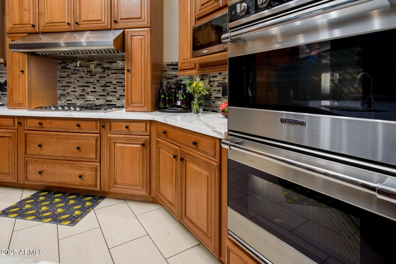 Wow, Viking Gas Cooktop and Vent