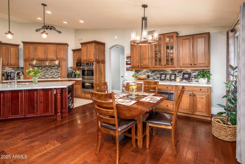 Cozy Kitchen Eat in Area